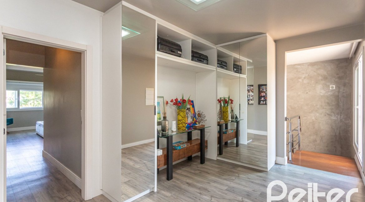 Casa em Condomínio à venda com 478m², 4 dormitórios, 4 suítes, 4 vagas, no bairro Terra Ville em PORTO ALEGRE