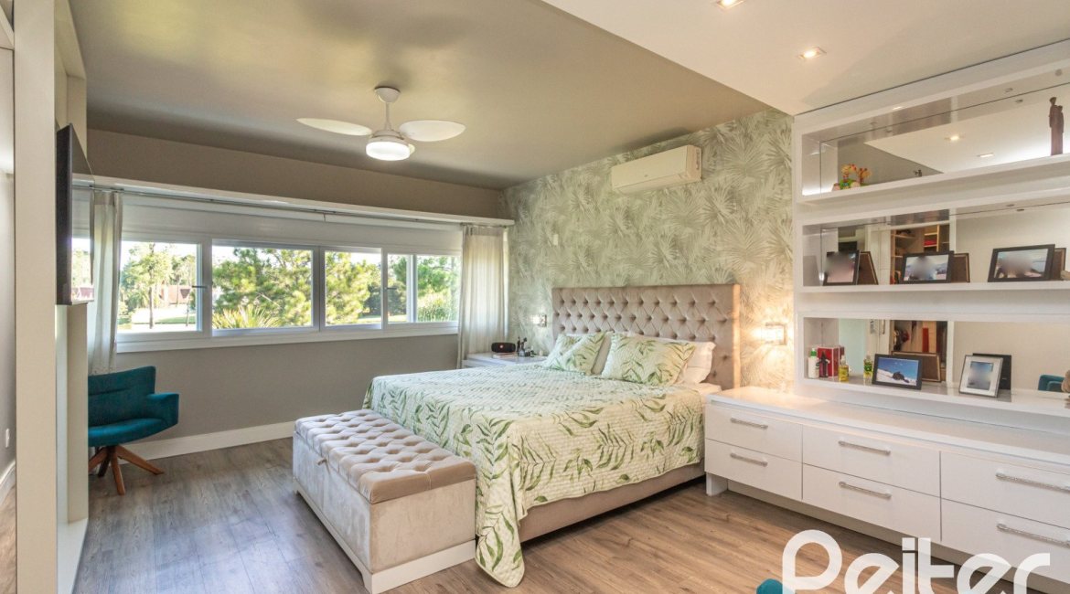 Casa em Condomínio à venda com 478m², 4 dormitórios, 4 suítes, 4 vagas, no bairro Terra Ville em PORTO ALEGRE