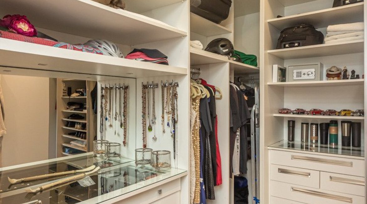 Casa em Condomínio à venda com 478m², 4 dormitórios, 4 suítes, 4 vagas, no bairro Terra Ville em PORTO ALEGRE