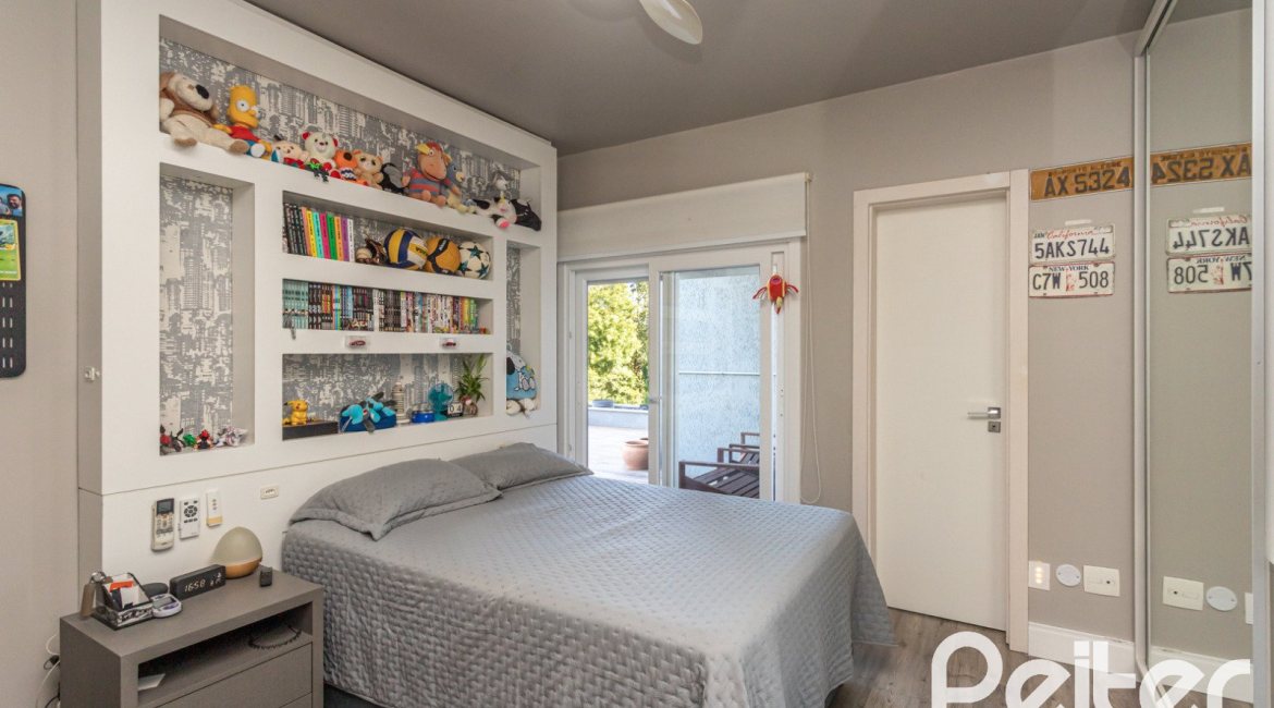 Casa em Condomínio à venda com 478m², 4 dormitórios, 4 suítes, 4 vagas, no bairro Terra Ville em PORTO ALEGRE