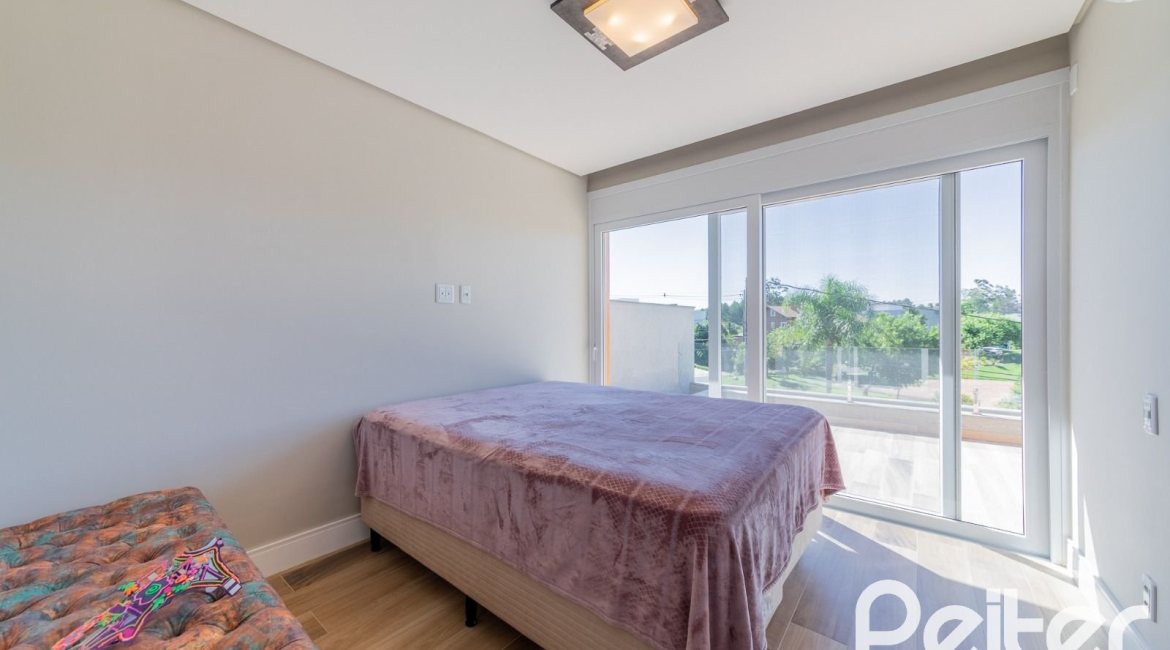 Casa em Condomínio à venda com 363m², 3 dormitórios, 3 suítes, 4 vagas, no bairro Terra Ville em PORTO ALEGRE