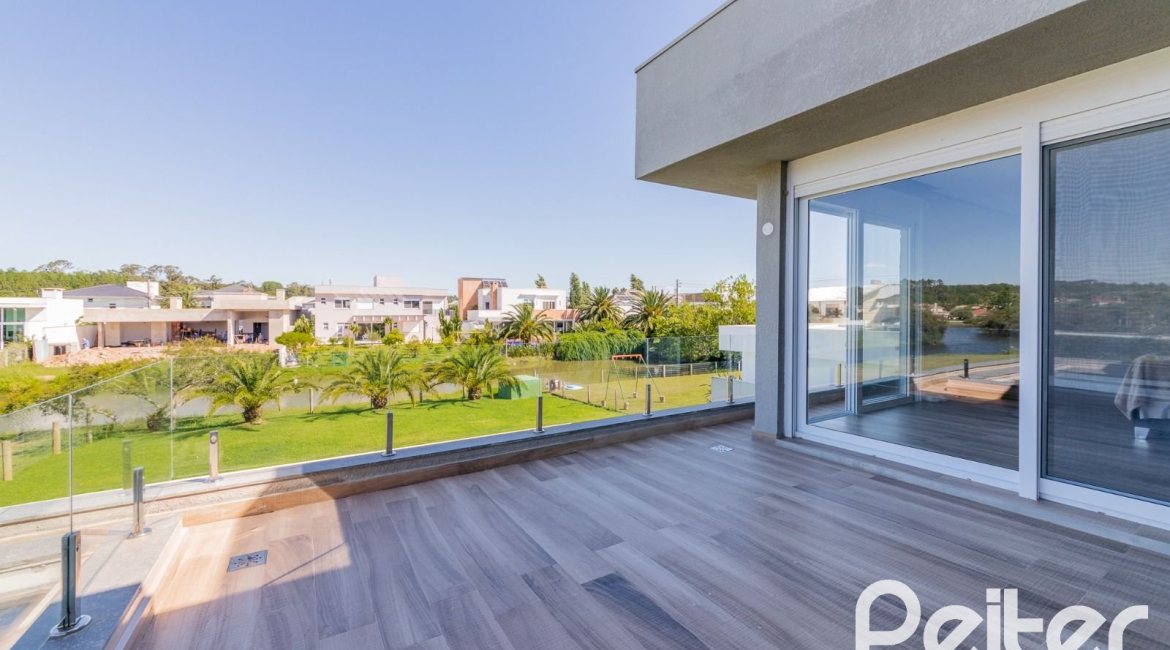 Casa em Condomínio à venda com 363m², 3 dormitórios, 3 suítes, 4 vagas, no bairro Terra Ville em PORTO ALEGRE
