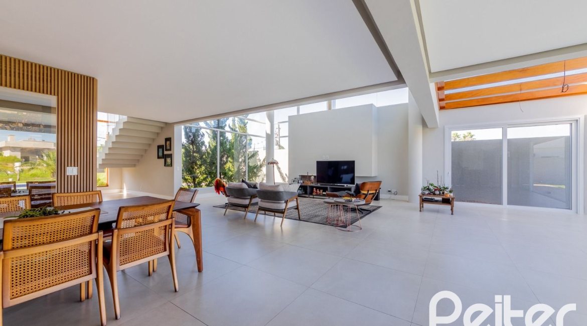 Casa em Condomínio à venda com 363m², 3 dormitórios, 3 suítes, 4 vagas, no bairro Terra Ville em PORTO ALEGRE