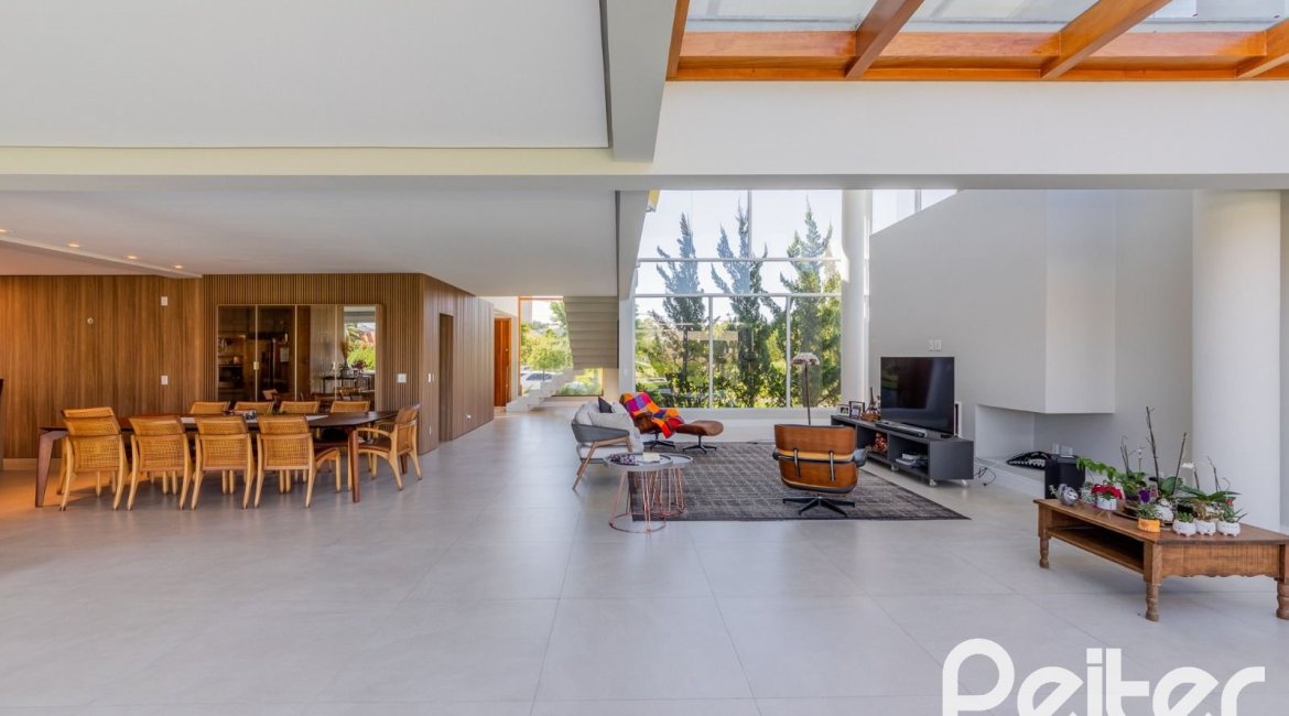 Casa em Condomínio à venda com 363m², 3 dormitórios, 3 suítes, 4 vagas, no bairro Terra Ville em PORTO ALEGRE