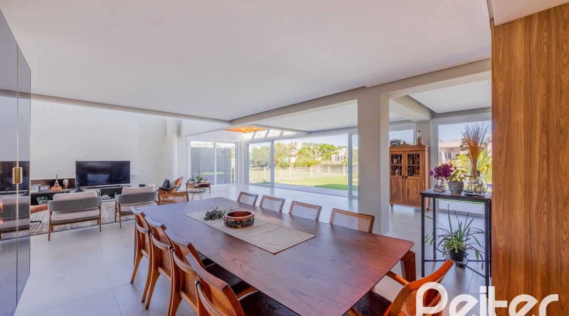 Casa em Condomínio à venda com 363m², 3 dormitórios, 3 suítes, 4 vagas, no bairro Terra Ville em PORTO ALEGRE