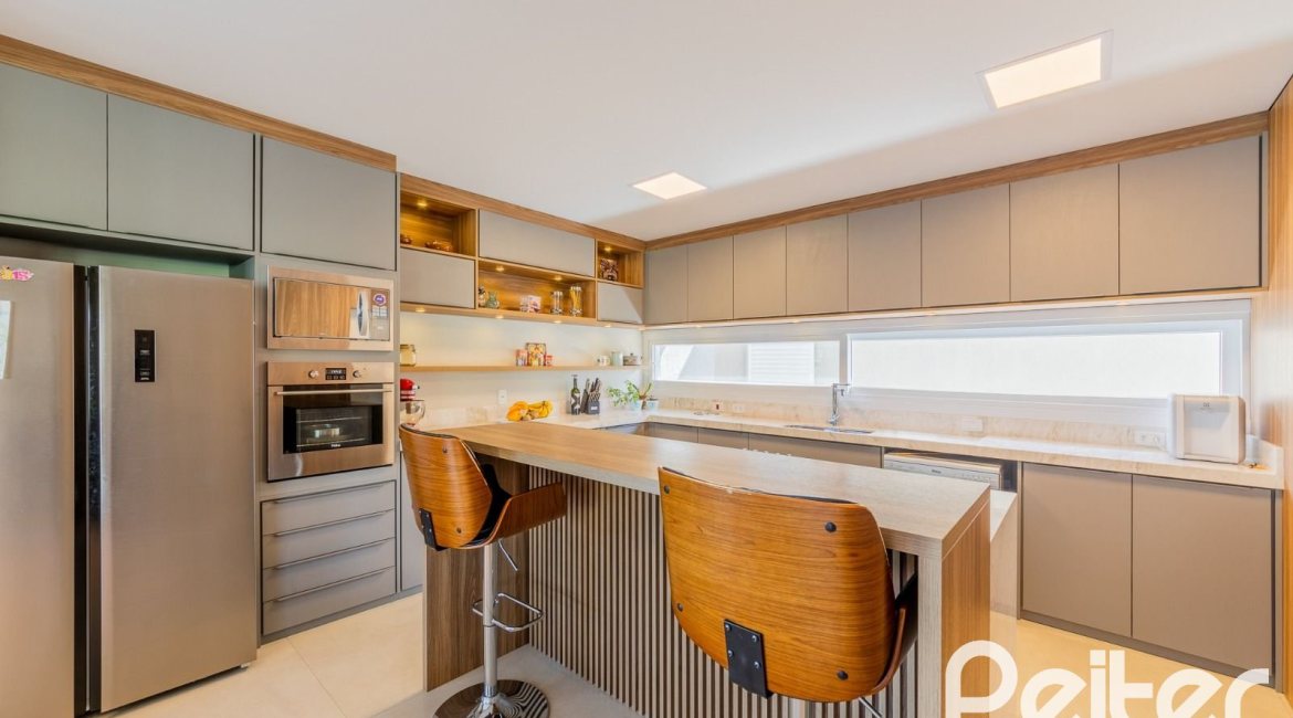 Casa em Condomínio à venda com 363m², 3 dormitórios, 3 suítes, 4 vagas, no bairro Terra Ville em PORTO ALEGRE