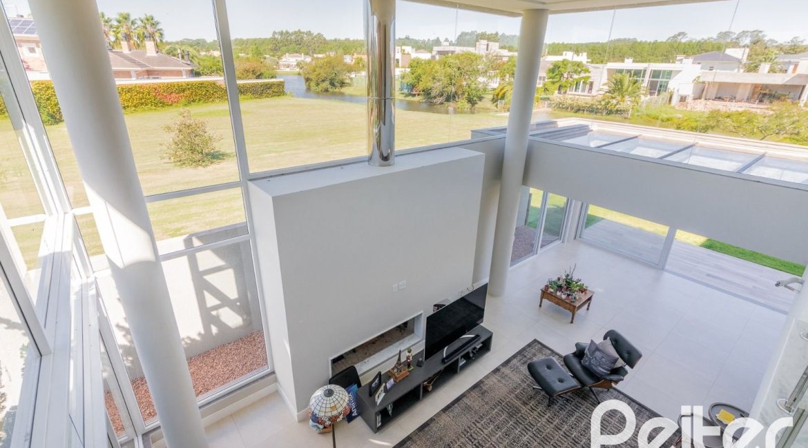 Casa em Condomínio à venda com 363m², 3 dormitórios, 3 suítes, 4 vagas, no bairro Terra Ville em PORTO ALEGRE