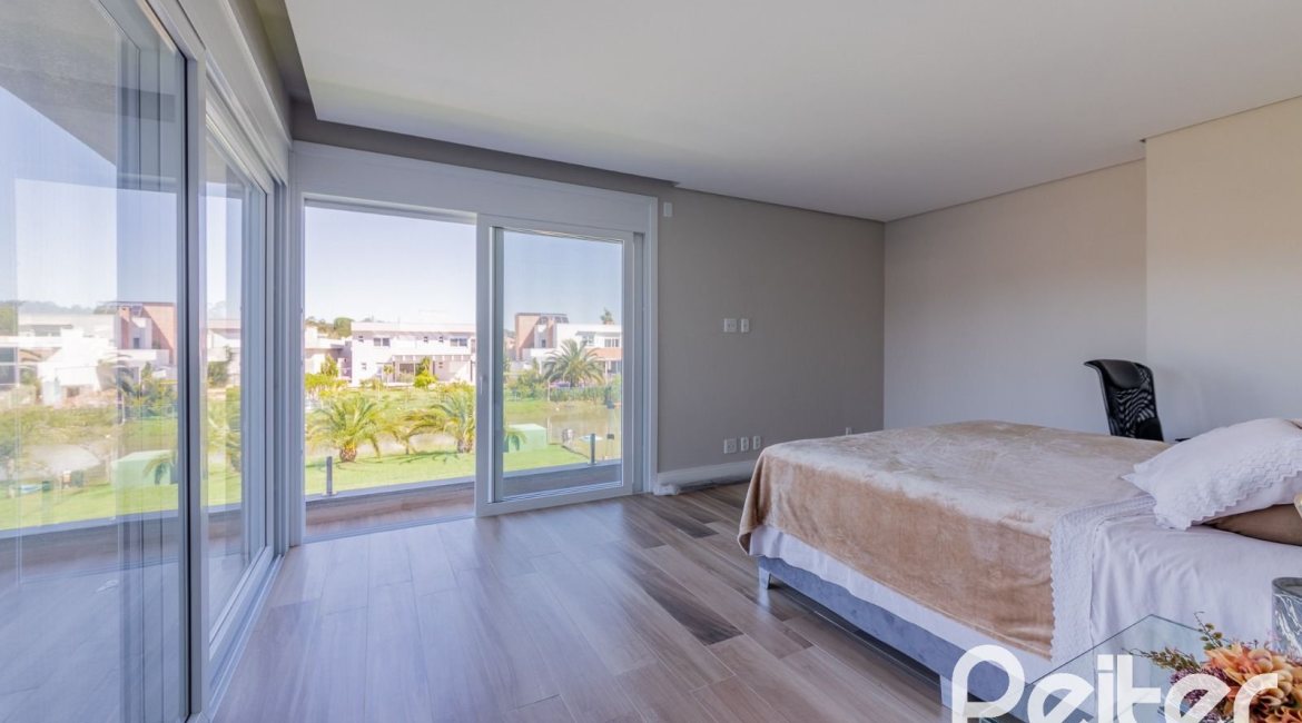 Casa em Condomínio à venda com 363m², 3 dormitórios, 3 suítes, 4 vagas, no bairro Terra Ville em PORTO ALEGRE