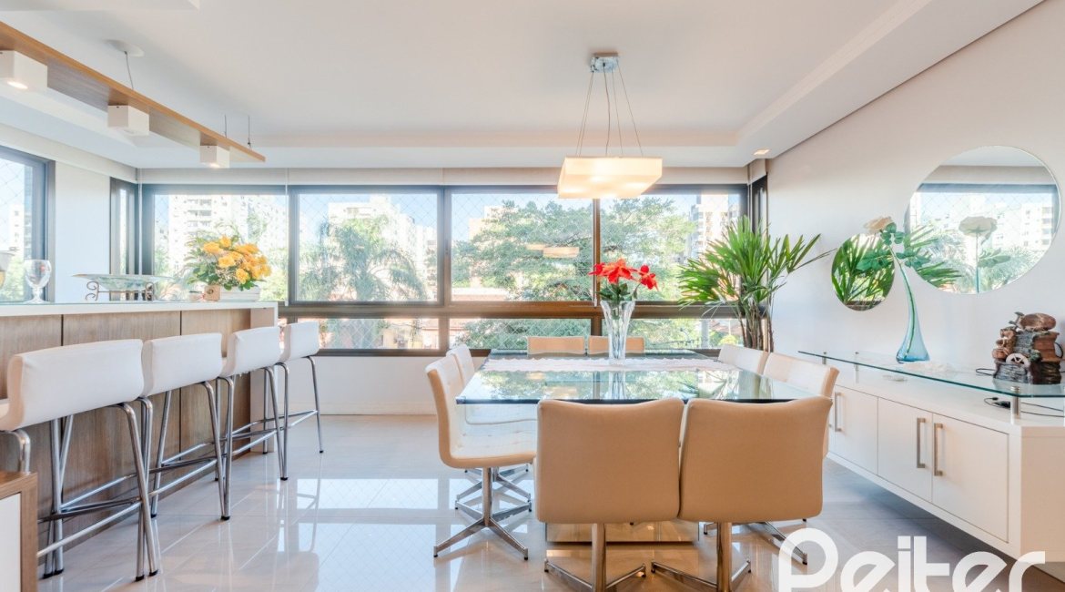 Apartamento à venda com 143m², 3 dormitórios, 1 suíte, 4 vagas, no bairro Tristeza em PORTO ALEGRE