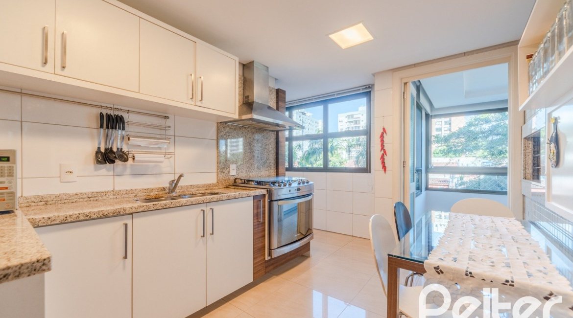 Apartamento à venda com 143m², 3 dormitórios, 1 suíte, 4 vagas, no bairro Tristeza em PORTO ALEGRE