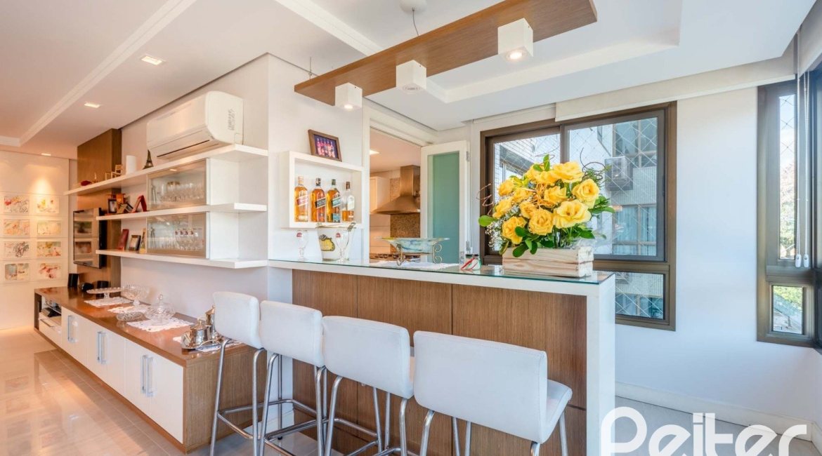 Apartamento à venda com 143m², 3 dormitórios, 1 suíte, 4 vagas, no bairro Tristeza em PORTO ALEGRE