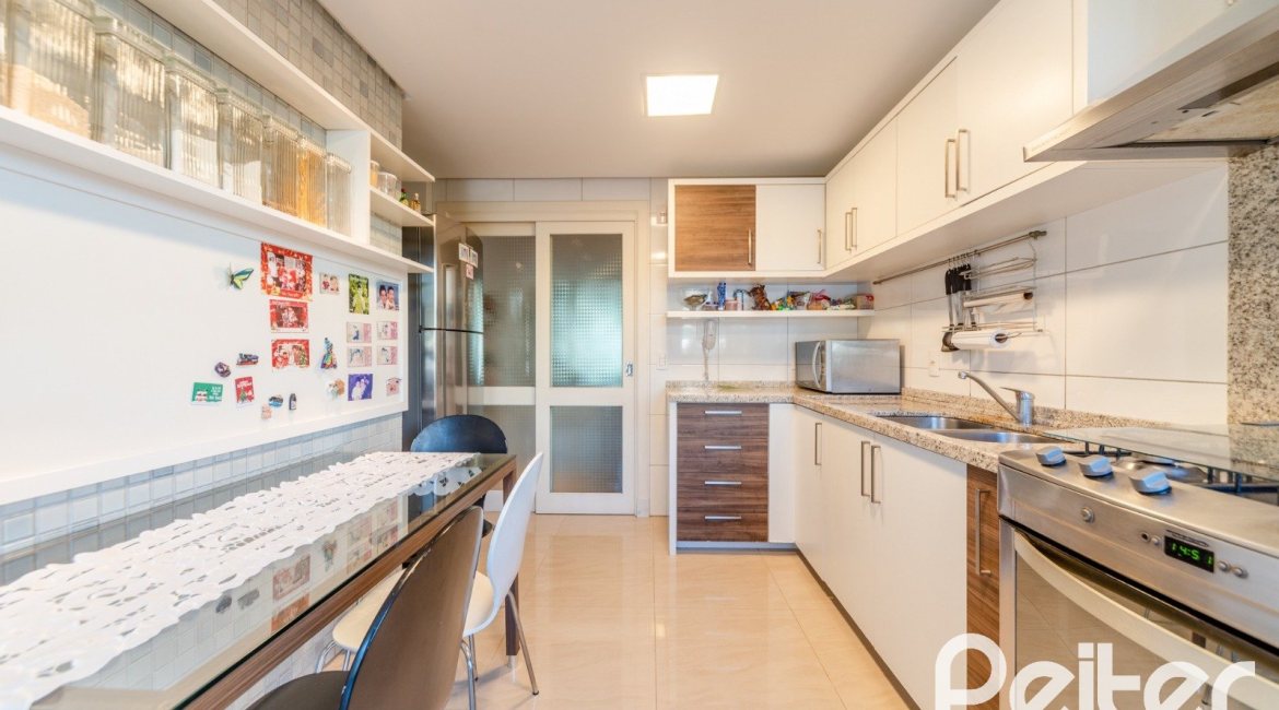 Apartamento à venda com 143m², 3 dormitórios, 1 suíte, 4 vagas, no bairro Tristeza em PORTO ALEGRE