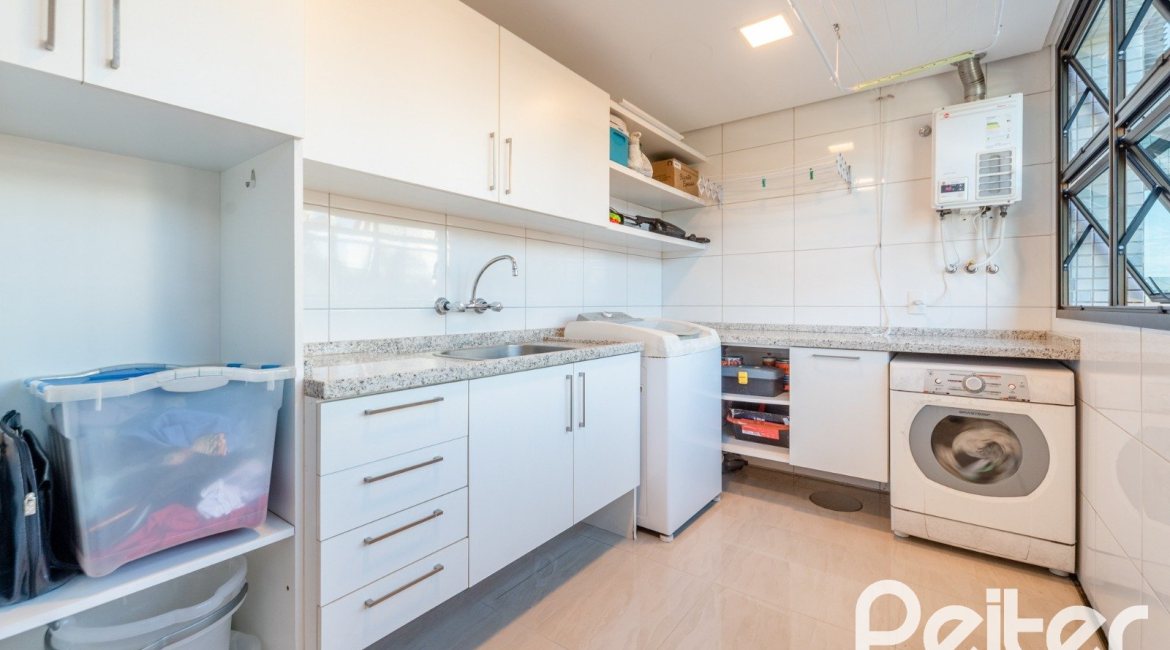 Apartamento à venda com 143m², 3 dormitórios, 1 suíte, 4 vagas, no bairro Tristeza em PORTO ALEGRE