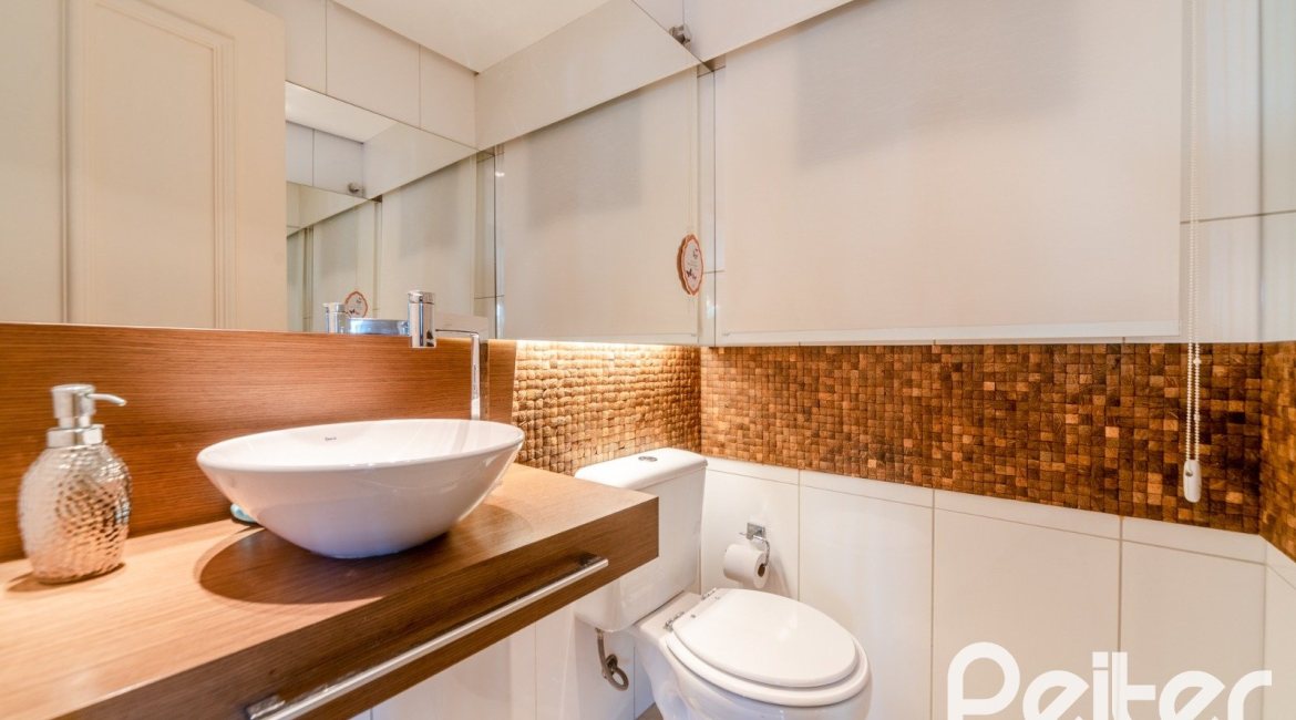 Apartamento à venda com 143m², 3 dormitórios, 1 suíte, 4 vagas, no bairro Tristeza em PORTO ALEGRE