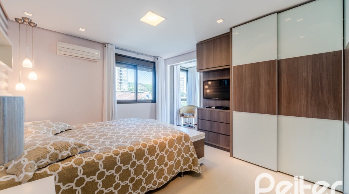 Apartamento à venda com 143m², 3 dormitórios, 1 suíte, 4 vagas, no bairro Tristeza em PORTO ALEGRE