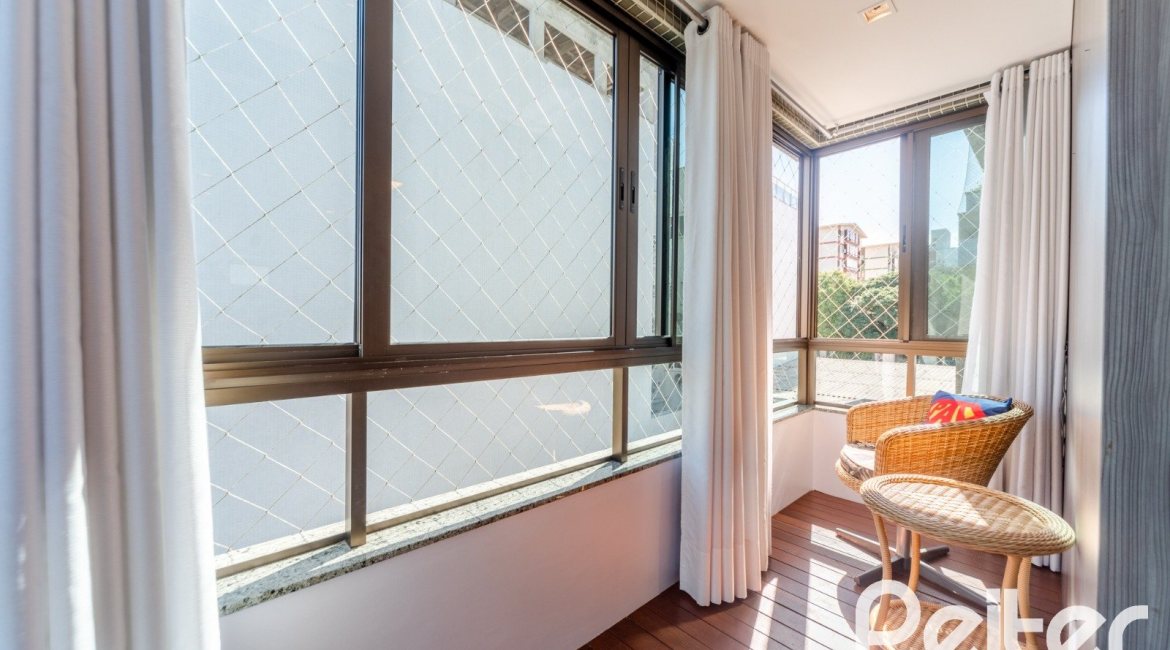 Apartamento à venda com 143m², 3 dormitórios, 1 suíte, 4 vagas, no bairro Tristeza em PORTO ALEGRE