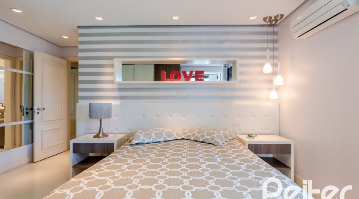 Apartamento à venda com 143m², 3 dormitórios, 1 suíte, 4 vagas, no bairro Tristeza em PORTO ALEGRE