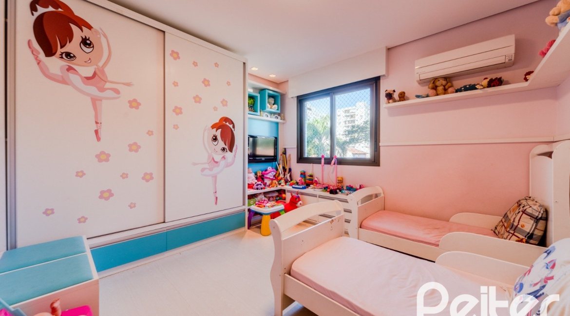 Apartamento à venda com 143m², 3 dormitórios, 1 suíte, 4 vagas, no bairro Tristeza em PORTO ALEGRE