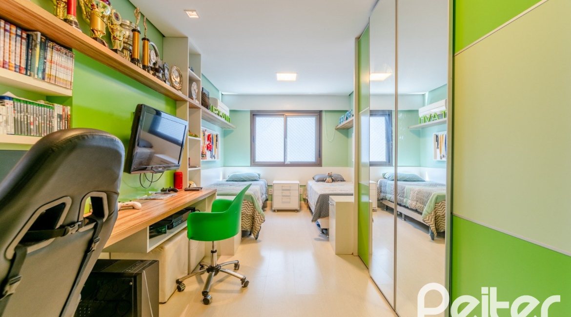 Apartamento à venda com 143m², 3 dormitórios, 1 suíte, 4 vagas, no bairro Tristeza em PORTO ALEGRE