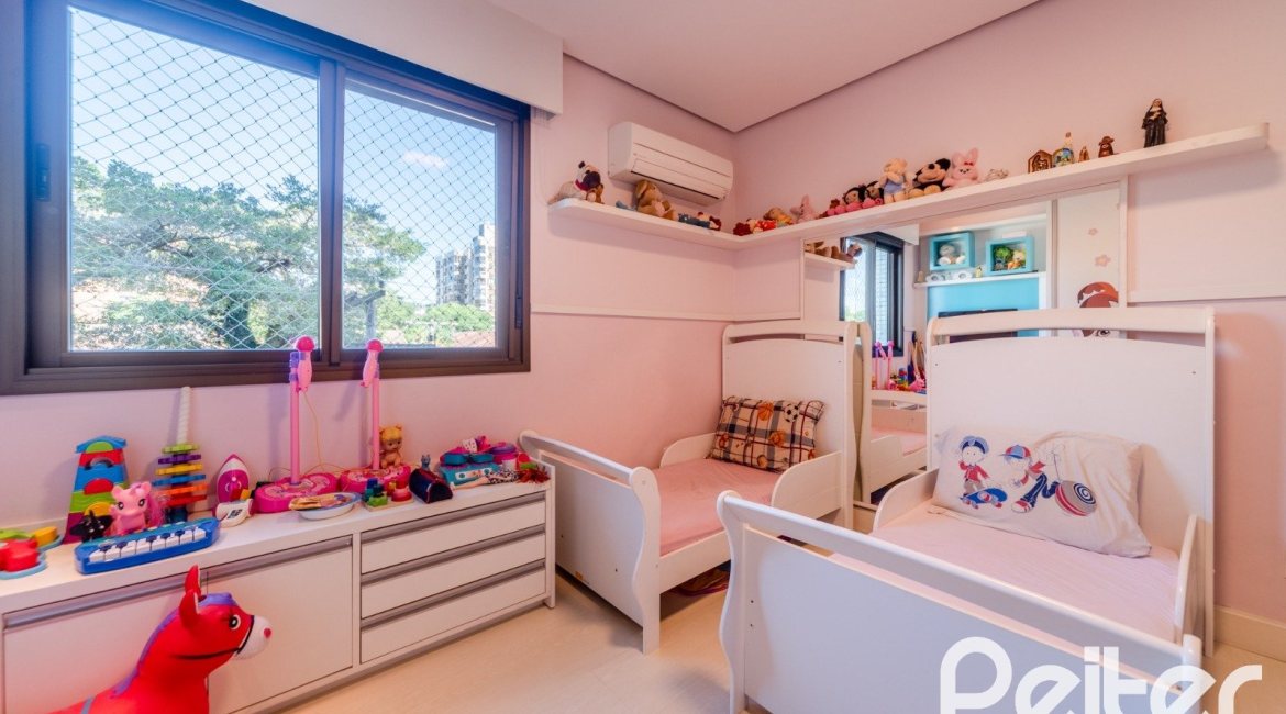 Apartamento à venda com 143m², 3 dormitórios, 1 suíte, 4 vagas, no bairro Tristeza em PORTO ALEGRE