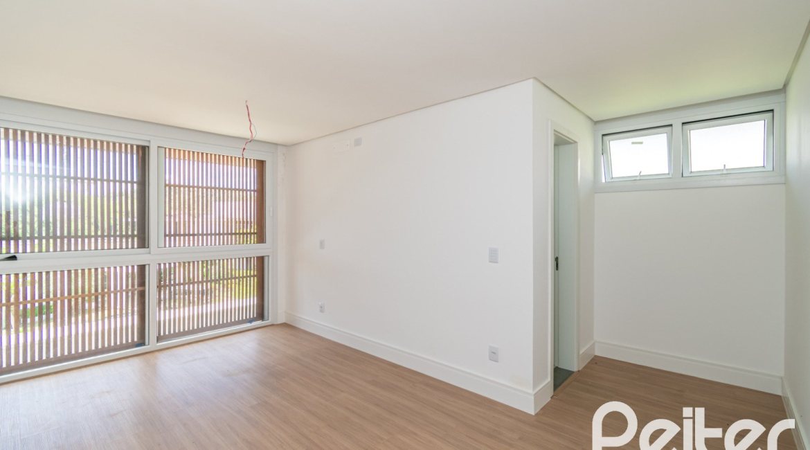 Casa em Condomínio à venda com 292m², 4 dormitórios, 4 suítes, 4 vagas, no bairro Alphaville em PORTO ALEGRE