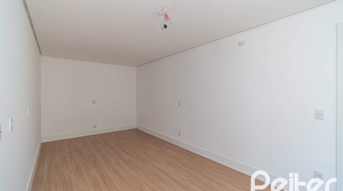 Casa em Condomínio à venda com 292m², 4 dormitórios, 4 suítes, 4 vagas, no bairro Alphaville em PORTO ALEGRE