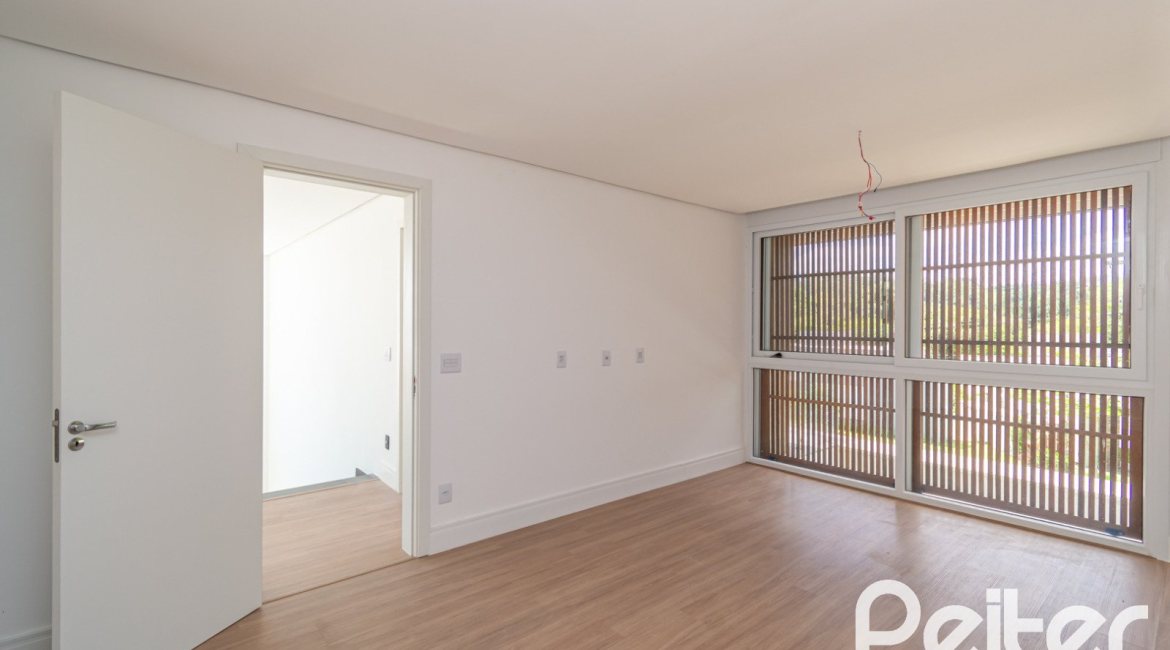 Casa em Condomínio à venda com 292m², 4 dormitórios, 4 suítes, 4 vagas, no bairro Alphaville em PORTO ALEGRE