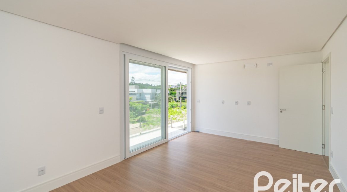 Casa em Condomínio à venda com 292m², 4 dormitórios, 4 suítes, 4 vagas, no bairro Alphaville em PORTO ALEGRE