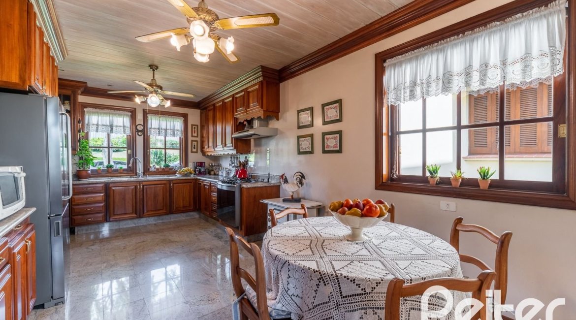 Casa em Condomínio à venda com 459m², 4 dormitórios, 4 suítes, 3 vagas, no bairro Cavalhada em PORTO ALEGRE