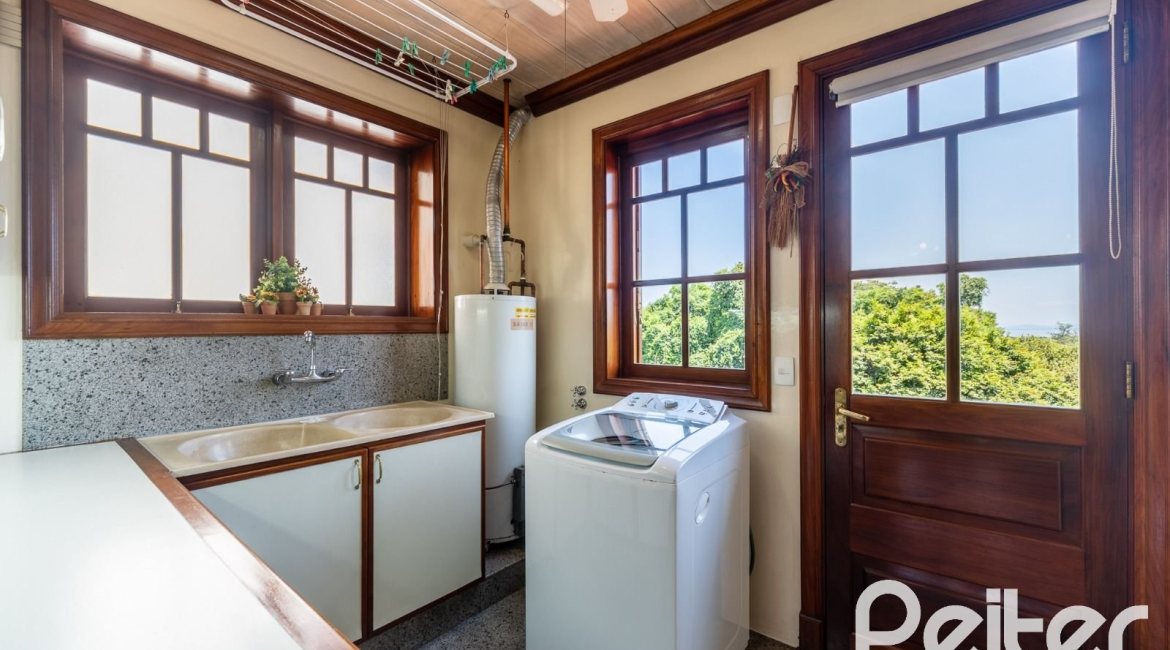 Casa em Condomínio à venda com 459m², 4 dormitórios, 4 suítes, 3 vagas, no bairro Cavalhada em PORTO ALEGRE