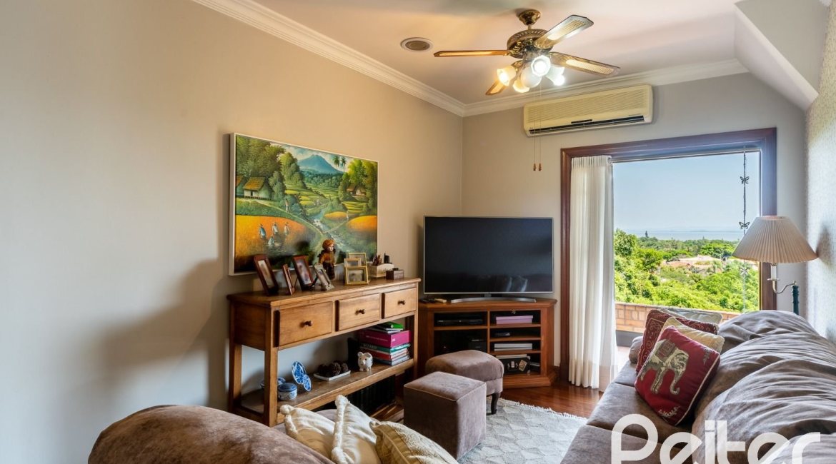 Casa em Condomínio à venda com 459m², 4 dormitórios, 4 suítes, 3 vagas, no bairro Cavalhada em PORTO ALEGRE