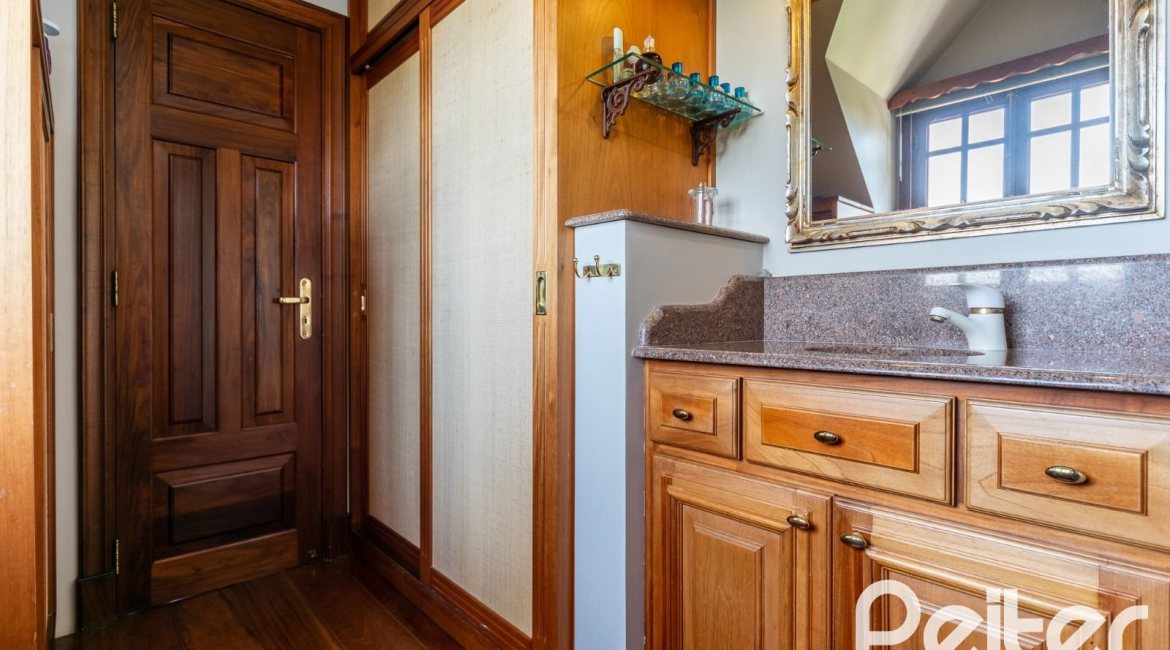 Casa em Condomínio à venda com 459m², 4 dormitórios, 4 suítes, 3 vagas, no bairro Cavalhada em PORTO ALEGRE