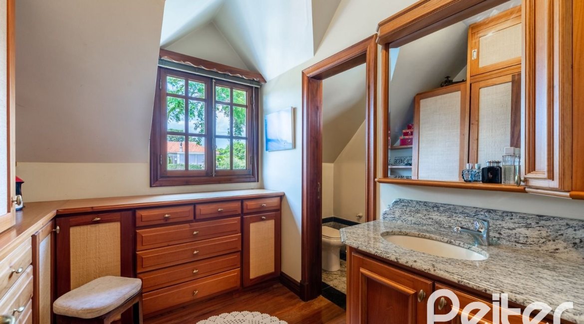 Casa em Condomínio à venda com 459m², 4 dormitórios, 4 suítes, 3 vagas, no bairro Cavalhada em PORTO ALEGRE