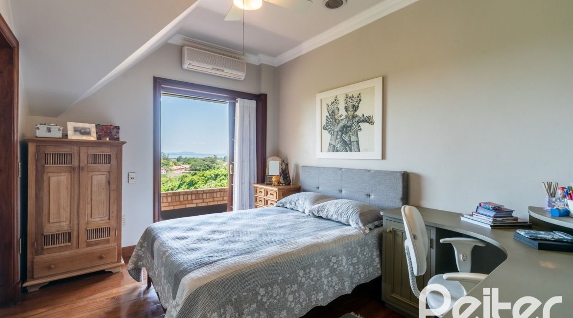 Casa em Condomínio à venda com 459m², 4 dormitórios, 4 suítes, 3 vagas, no bairro Cavalhada em PORTO ALEGRE