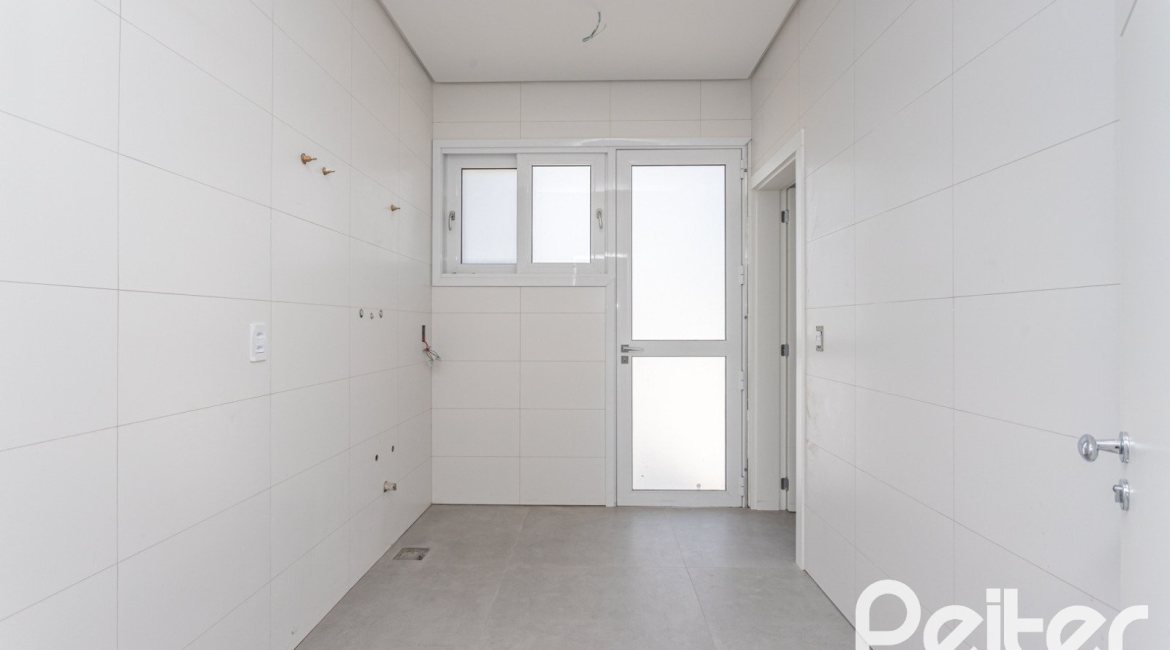 Casa em Condomínio à venda com 566m², 5 dormitórios, 5 suítes, 4 vagas, no bairro Terra Ville em PORTO ALEGRE