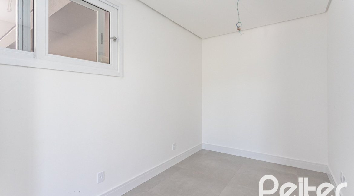 Casa em Condomínio à venda com 566m², 5 dormitórios, 5 suítes, 4 vagas, no bairro Terra Ville em PORTO ALEGRE