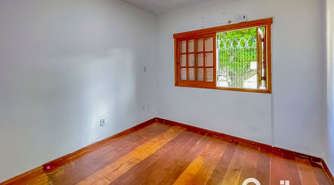 Casa à venda com 89m², 2 dormitórios, 1 vaga, no bairro Ipanema em Porto Alegre