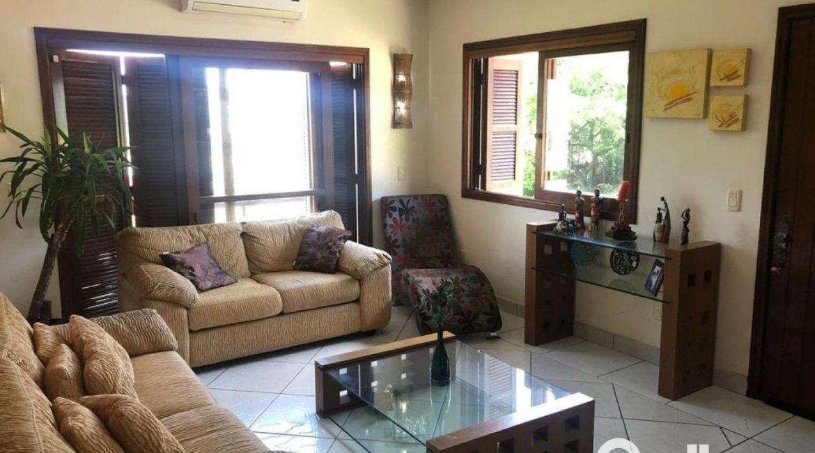 Casa em Condomínio à venda com 304m², 4 dormitórios, 1 suíte, 3 vagas, no bairro Vila Nova em Porto Alegre