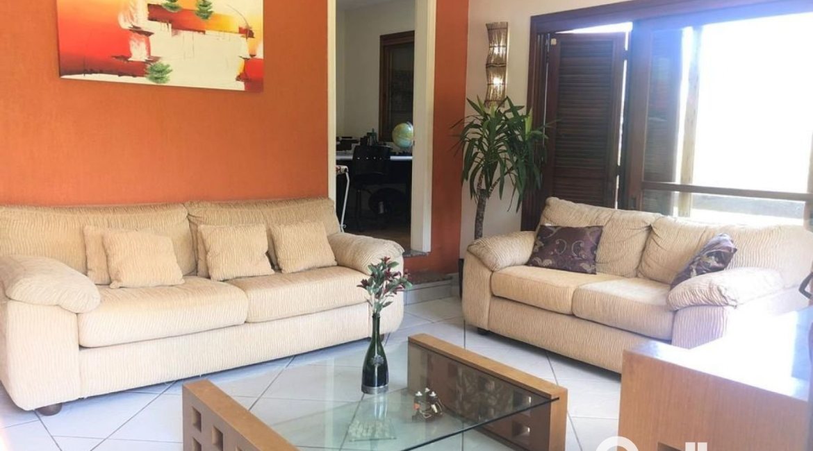 Casa em Condomínio à venda com 304m², 4 dormitórios, 1 suíte, 3 vagas, no bairro Vila Nova em Porto Alegre