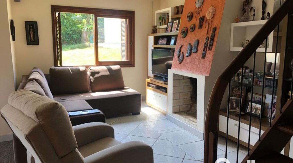 Casa em Condomínio à venda com 304m², 4 dormitórios, 1 suíte, 3 vagas, no bairro Vila Nova em Porto Alegre