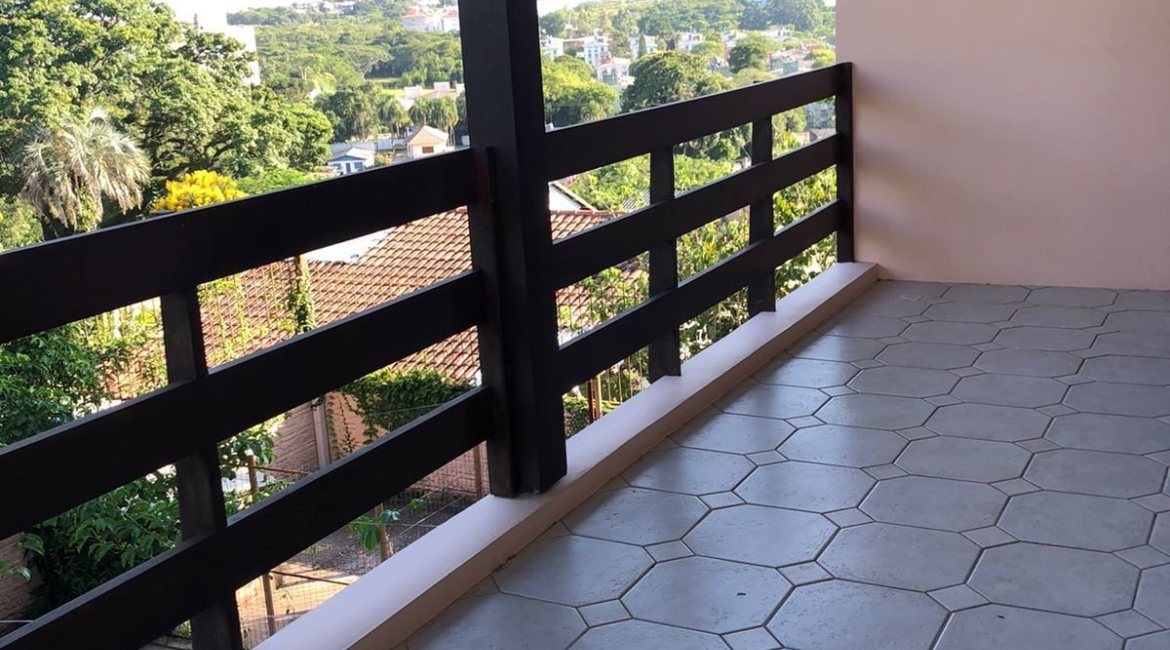 Casa em Condomínio à venda com 304m², 4 dormitórios, 1 suíte, 3 vagas, no bairro Vila Nova em Porto Alegre