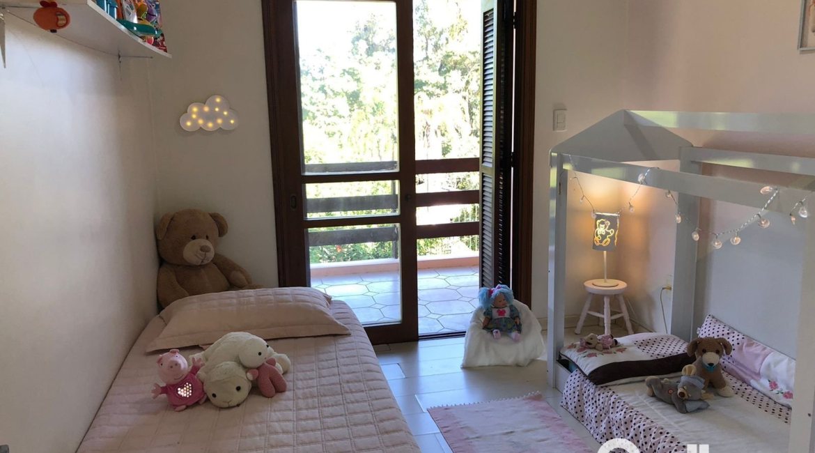 Casa em Condomínio à venda com 304m², 4 dormitórios, 1 suíte, 3 vagas, no bairro Vila Nova em Porto Alegre