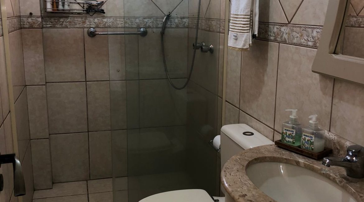 Casa em Condomínio à venda com 304m², 4 dormitórios, 1 suíte, 3 vagas, no bairro Vila Nova em Porto Alegre