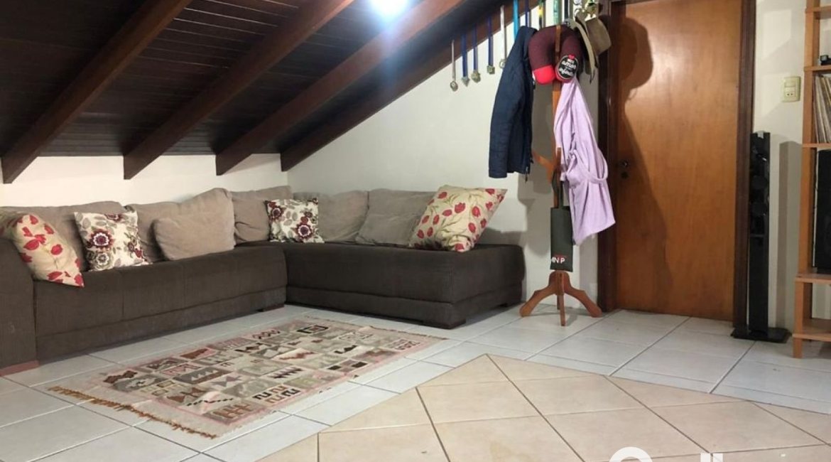 Casa em Condomínio à venda com 304m², 4 dormitórios, 1 suíte, 3 vagas, no bairro Vila Nova em Porto Alegre