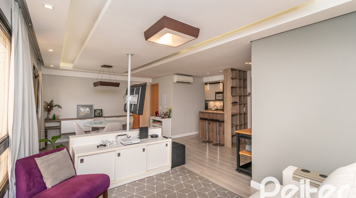 Apartamento à venda com 90m², 3 dormitórios, 1 suíte, 2 vagas, no bairro Tristeza em Porto Alegre