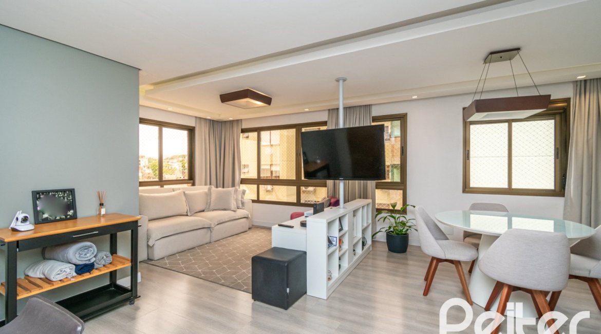 Apartamento à venda com 90m², 3 dormitórios, 1 suíte, 2 vagas, no bairro Tristeza em Porto Alegre
