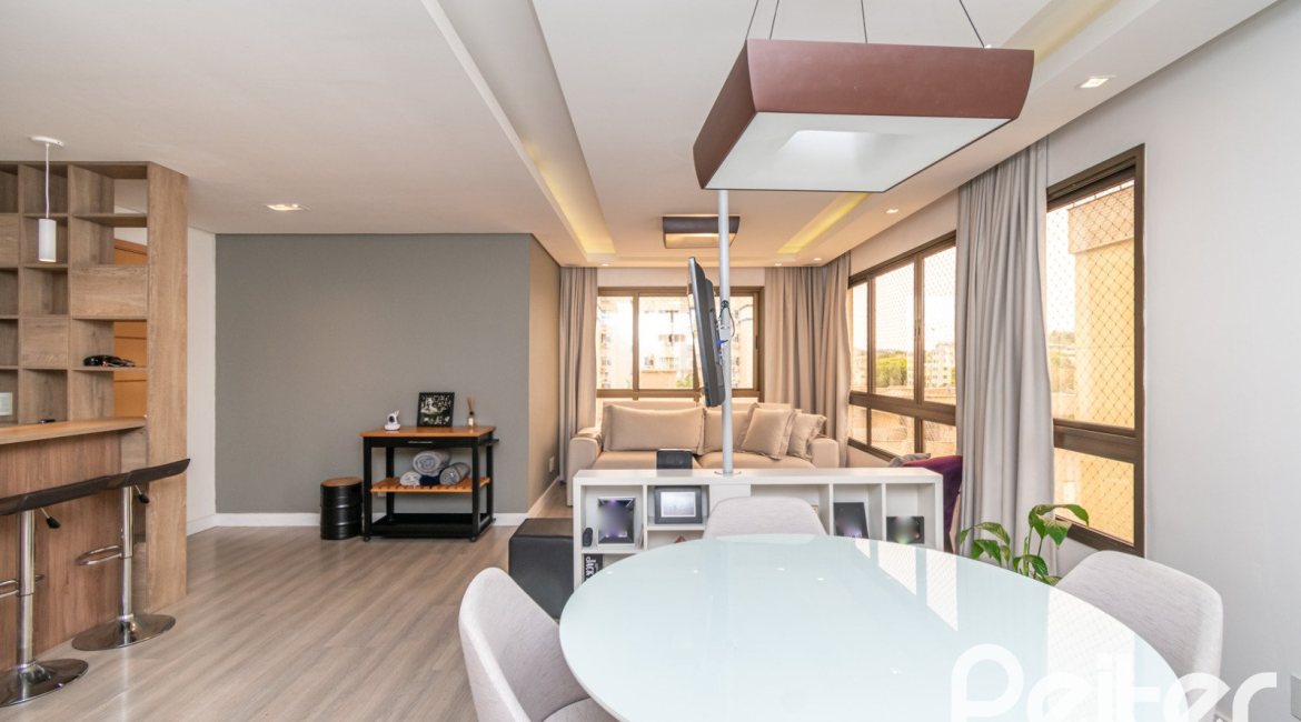 Apartamento à venda com 90m², 3 dormitórios, 1 suíte, 2 vagas, no bairro Tristeza em Porto Alegre