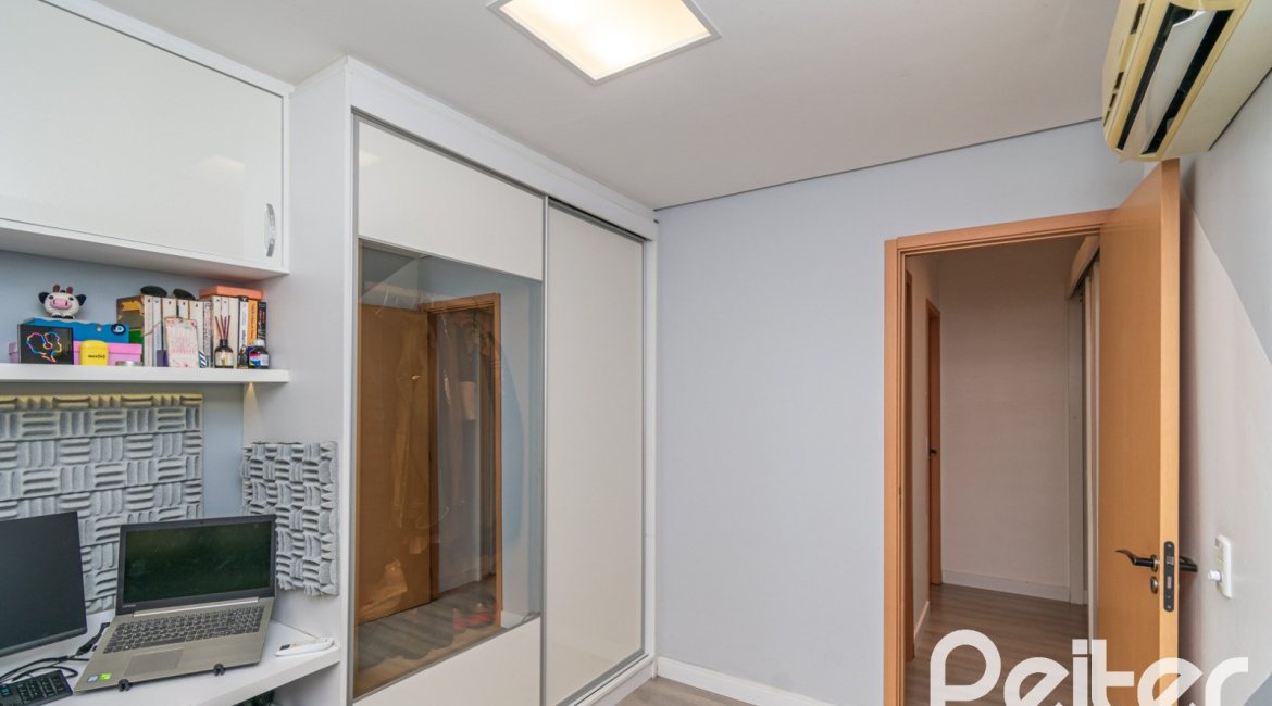 Apartamento à venda com 90m², 3 dormitórios, 1 suíte, 2 vagas, no bairro Tristeza em Porto Alegre