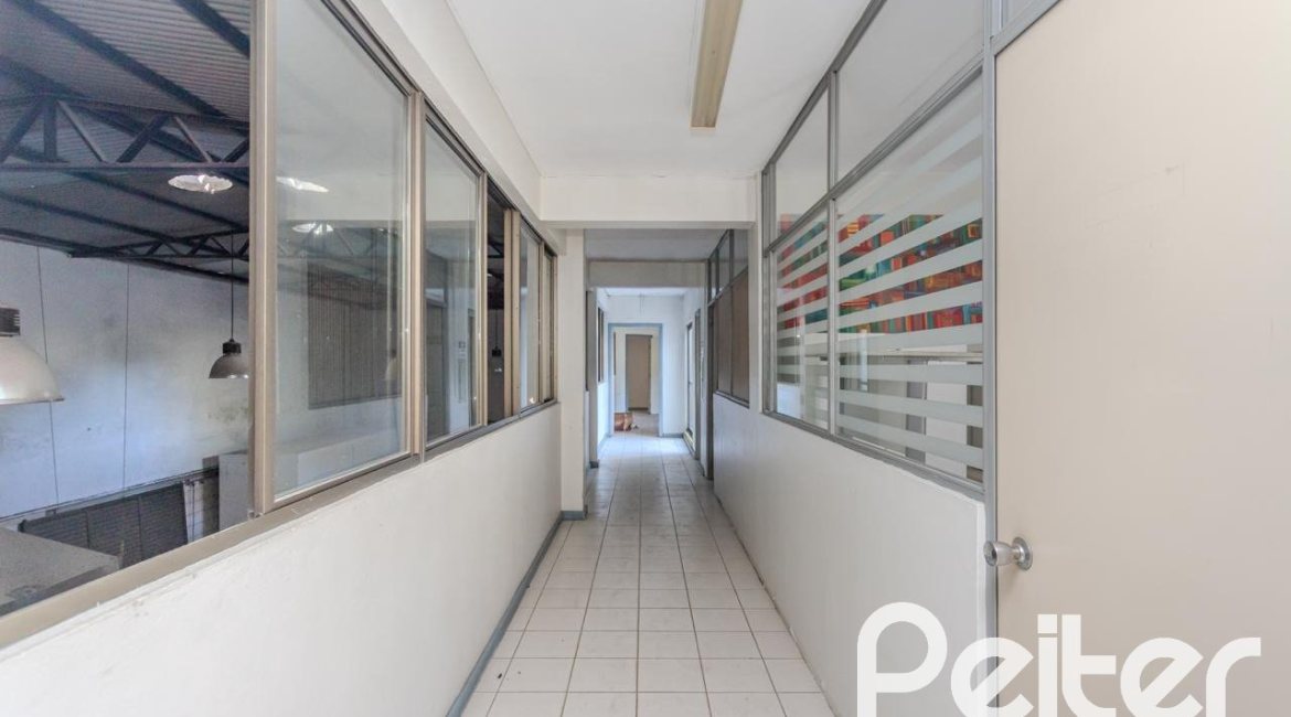 Comercial à venda com 928m², no bairro Cristal em Porto Alegre