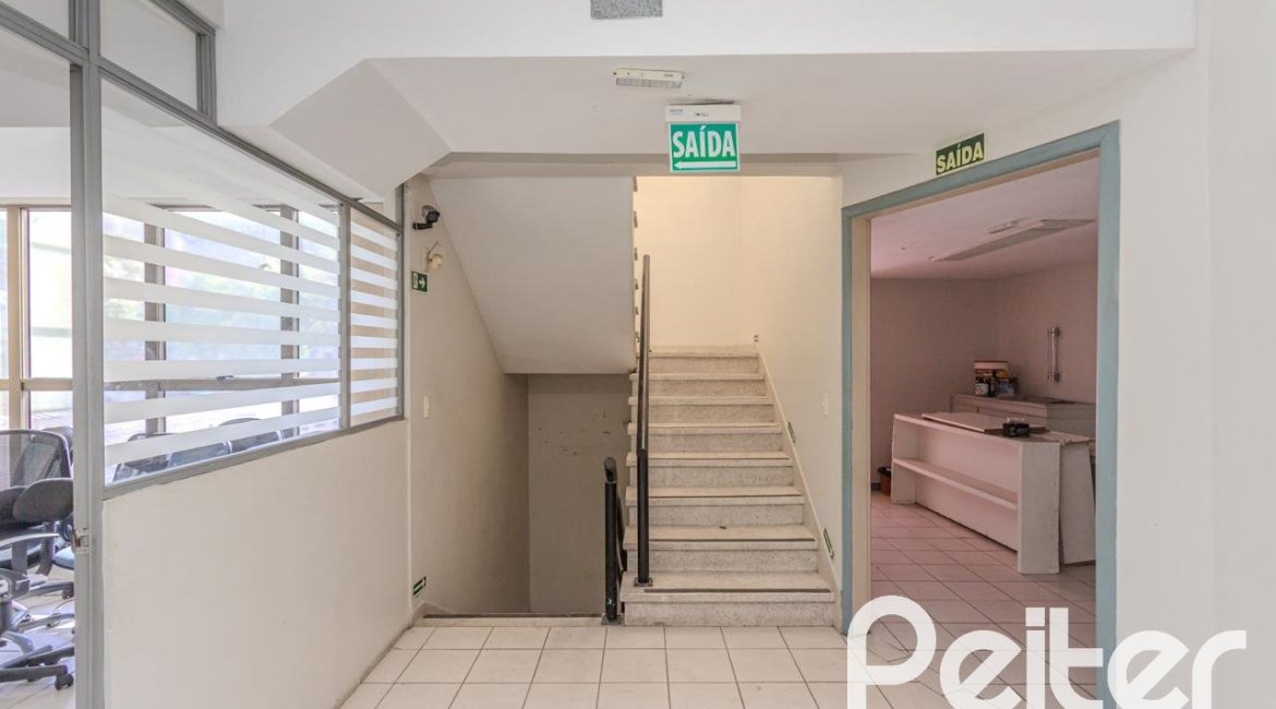 Comercial à venda com 928m², no bairro Cristal em Porto Alegre